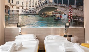 1 king bed, classic room, twin on request