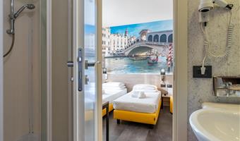 1 king bed, classic room, twin on request