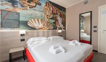 1 queen bed, comfort room