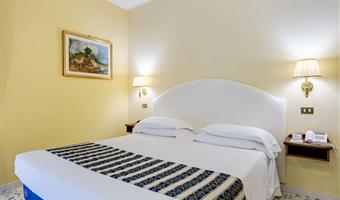 1 queen bed, economy room, bunk beds for two people