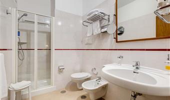 1 queen bed, economy room, bunk beds for two people