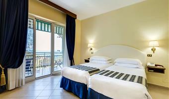 1 queen and 1 single, classic room, balcony, sea view, free wi-fi, pay tv, free parking