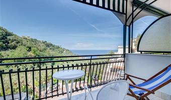 1 queen and 1 single, classic room, balcony, sea view, free wi-fi, pay tv, free parking