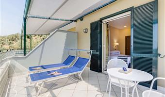 1 queen bed, superior room, panoramic terrace with sunbeds, sea view, pay tv, free parking