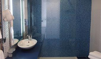 1 king bed, superior room, partial sea view, terrace, twin beds on request