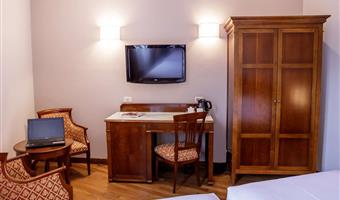 1 single bed, standard room, free sky-tv, shower only