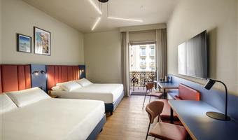 2 queen beds, comfort room