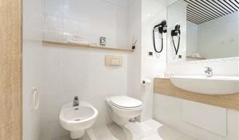 1 king bed, economy room, wi-fi