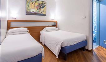 2 single beds, superior room, soundproof, free wi-fi