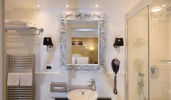 1 queen bed, non-smoking, classic room, twin on request