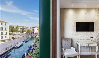 1 queen bed, non-smoking, superior room, view, twin on request