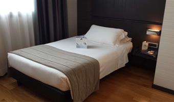 1 single bed, comfort room