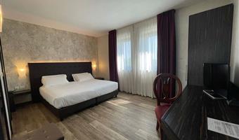 1 queen bed, classic room, twin beds on request