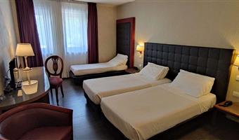1 king 1 single, superior room