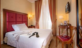 1 double bed, french size bed, small double room