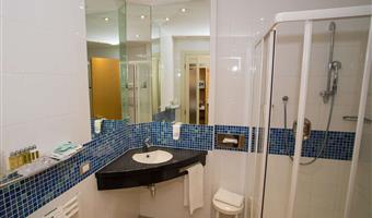1 king bed, comfort room, twin beds on request