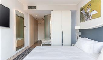 1 king bed, comfort room, twin on request, wi-fi, coffee and tea maker, bathrobe and slippers