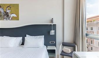 1 king bed, comfort room, twin on request, wi-fi, coffee and tea maker, bathrobe and slippers