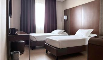 2 single beds, standard room