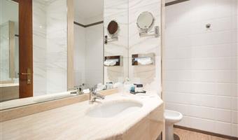 1 queen bed, non-smoking room, comfort room
