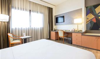 1 king bed, non-smoking, economy room, ground floor, swimming pool not included in the rate