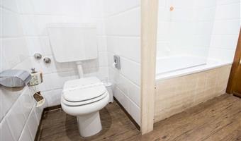 1 king bed, non-smoking, economy room, ground floor, swimming pool not included in the rate