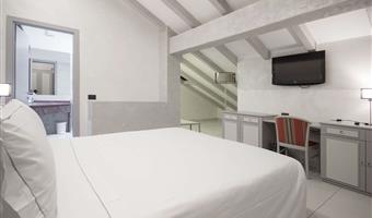 apartment - 2 queen beds, separate building, two levels, two bedrooms, 2 bathrooms, sofabed, balcony