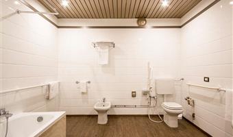 1 queen bed, non-smoking, classic room, swimming pool not included in the rate