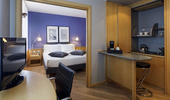 1 queen size bed and 1 single bed, non smoking