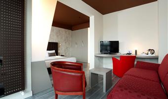 1 queen bed, family room, second bed is a sofabed for children up to 12 years