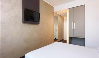 1 double bed, non-smoking, economy room, small room