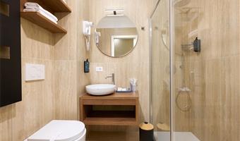 business room, 1 queen bed, non-smoking, flat screen television, street view, parquet floor, new room