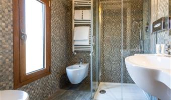 1 king bed, non-smoking, comfort room