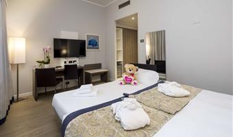1 king bed, family room, 2 twin beds for child up to 12 yrs