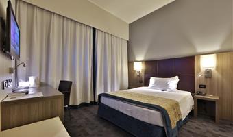 accessible - 1 double bed single use, french size 140cm, mobility accessible, roll in shower, standard room, tea making facilities, non-smoking