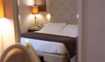 1 queen bed, non-smoking, classic room, smart tv 43