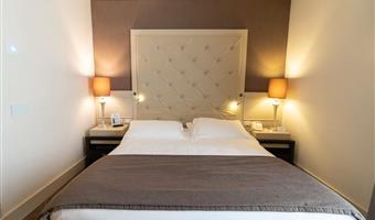 1 queen bed, non-smoking, classic room, smart tv 43