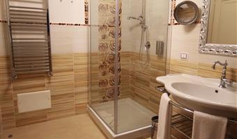 1 king bed, non-smoking, family room, double sofabed, balcony, smart tv 43