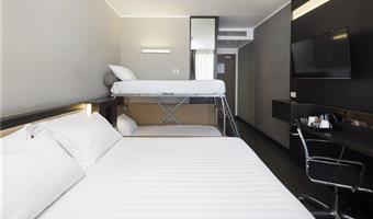 1 queen bed, non-smoking, family room, bunk beds, wi-fi