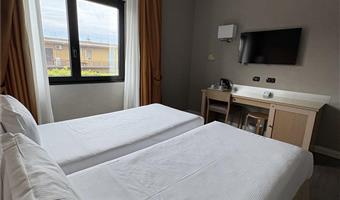 2 single beds, standard room