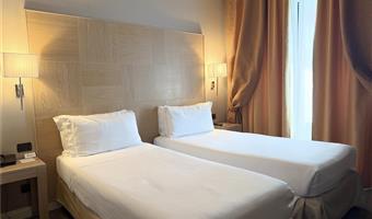 2 single beds, standard room