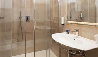 1 queen and 1 single, sofabed