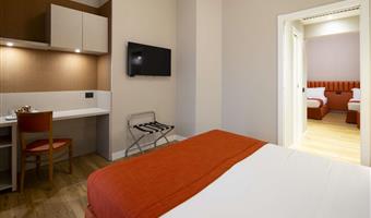 1 queen 2 single beds, quadruple room