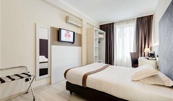 1 single bed, standard room, free wi-fi, kettle, free gym access
