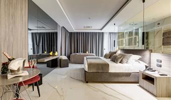 suite spa, 1 king bed, living room, balcony, panoramic view