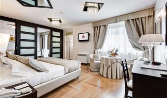 suite-1 king bed, whirlpool, walk in closet, shower with cromotherapy