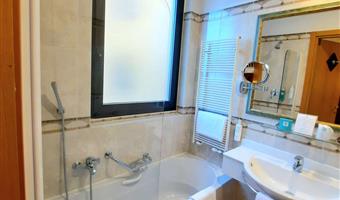 1 single bed, deluxe room, chocolate box, bathrobe and slippers, coffee and tea maker