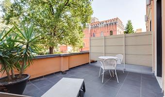 1 queen bed, deluxe room, balcony