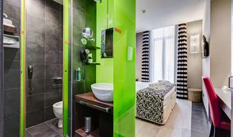 1 queen bed, deluxe room, balcony