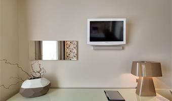 1 single bed, comfort room, parquet